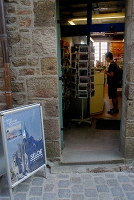 Entrée librairie Siloé.jpg Entrée librairie Siloé.jpg