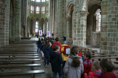 15. Entrée dans l'abbatiale